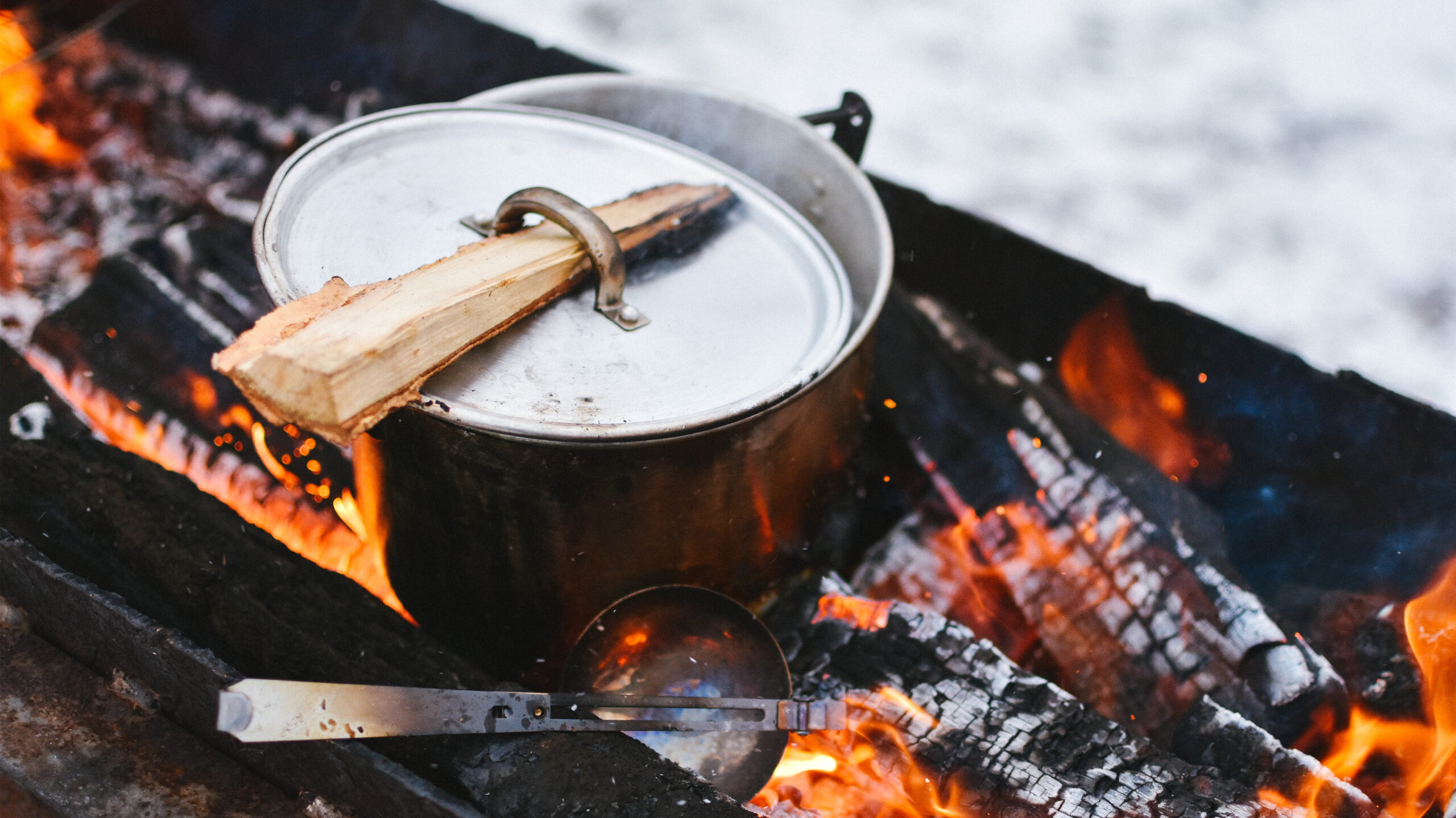 wood on pot lid